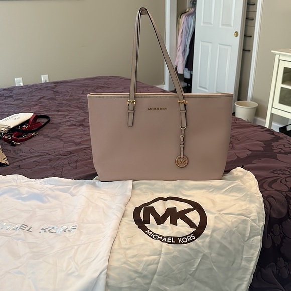 vintage pink Michael Kors bag in brand new condition with two dust bags included - Picture 2 of 9
